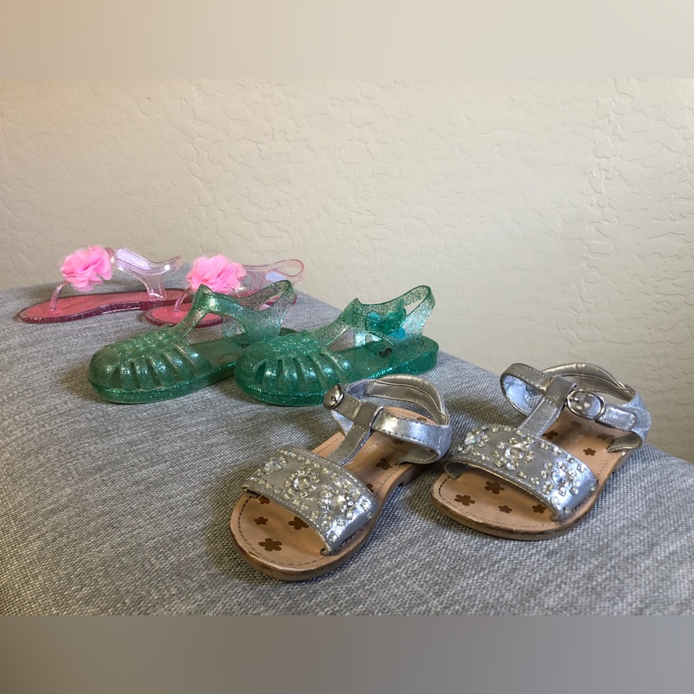 Toddler sandals, size 9